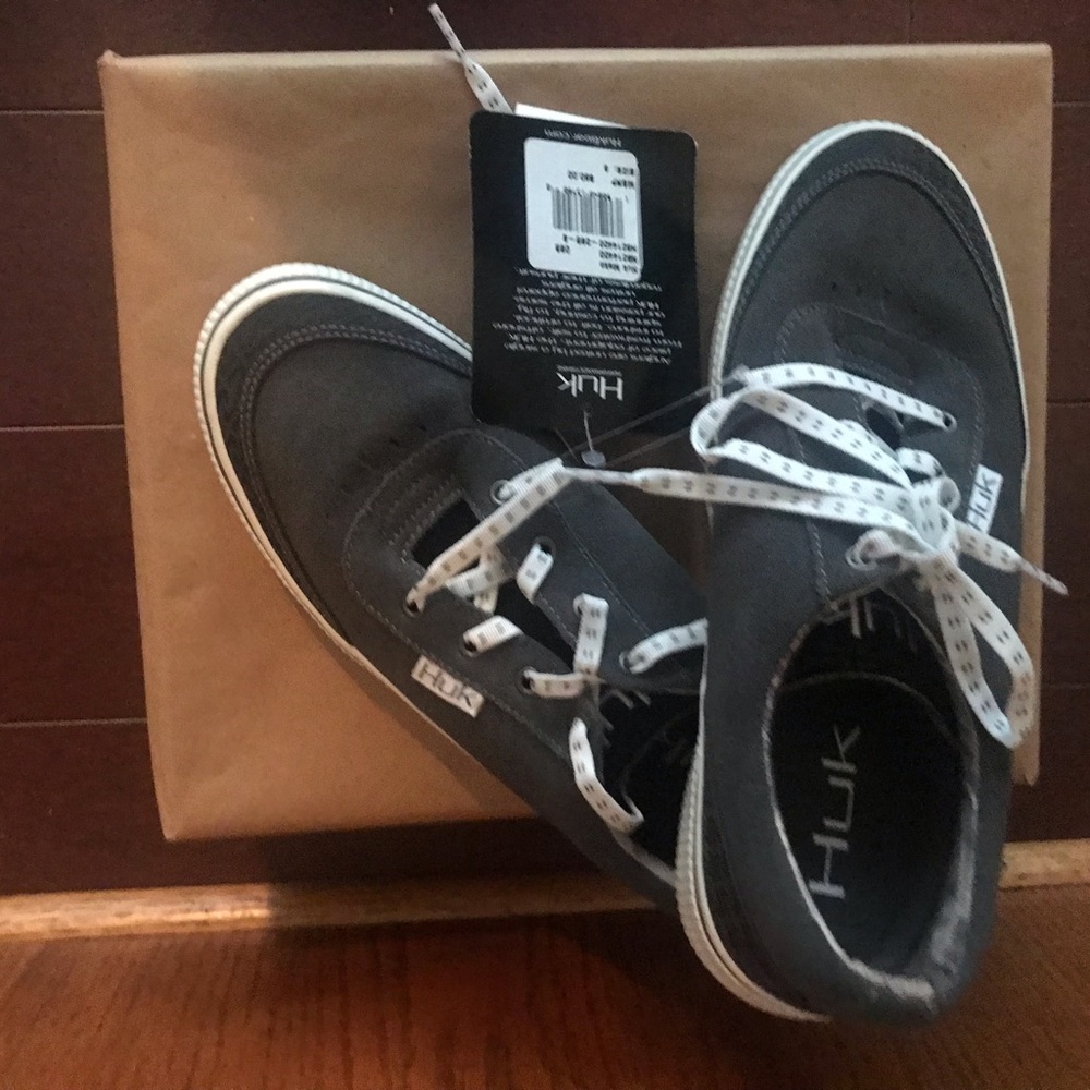 “BRAND-NEW” ON SALE NOW   MEN'S HUK LACE-UP SNEAKERS/ 50% SAVINGS - Picture 11 of 15